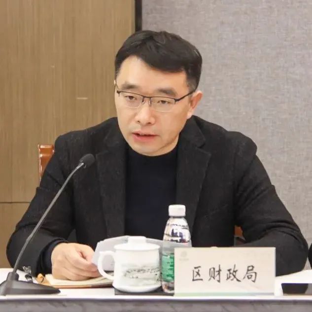 部部长薛红,区人大常委会副主任,区工商联主席,区总商会会长顾德昌,农