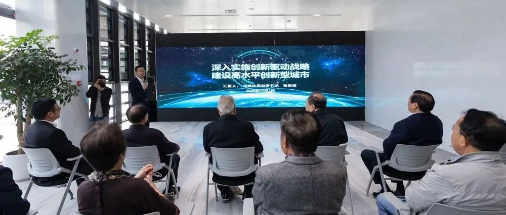 地市职老干部一行考察“一区一廊”建设工作