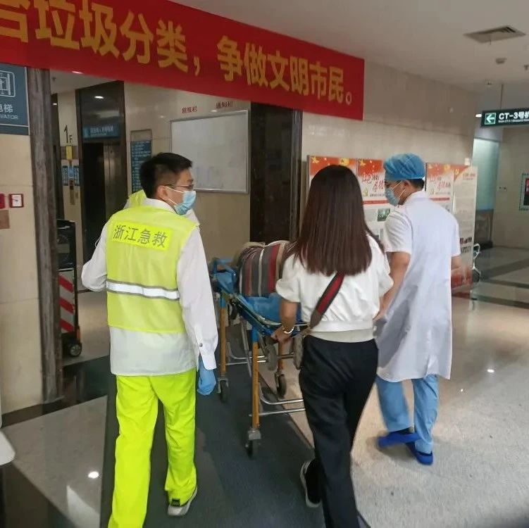 胸痛急救“起跑第一公里”！男子突发心梗，他们接力合作，生死竞速