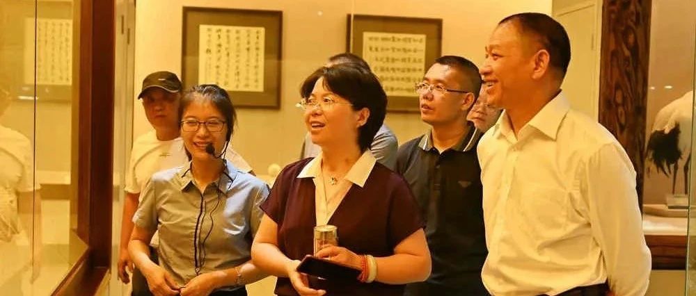 金华市委统战部副部长、工商联党组书记陈艳前来寿仙谷考察调研