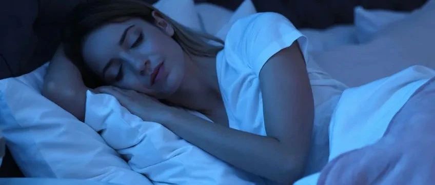 睡个好觉太重要了！科学家揭示深度睡眠加快大脑“排毒”