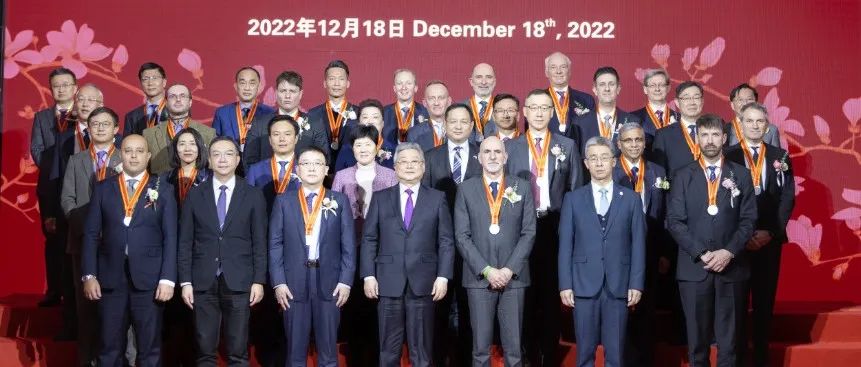 喜报 | 漕河泾开发区两家企业外籍人士荣获今年 “白玉兰纪念奖”！
