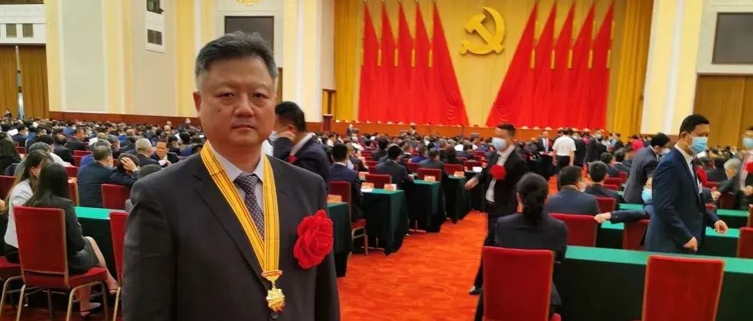热烈祝贺！华虹宏力党委书记、总裁唐均君同志荣获2021年“全国优秀党务工作者”荣誉称号