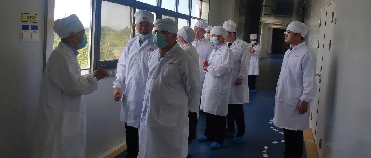 省委政策研究室（省委改革办）二级巡视员肖玉明、省经信厅县域经济处处长李嵩一行调研广济药业