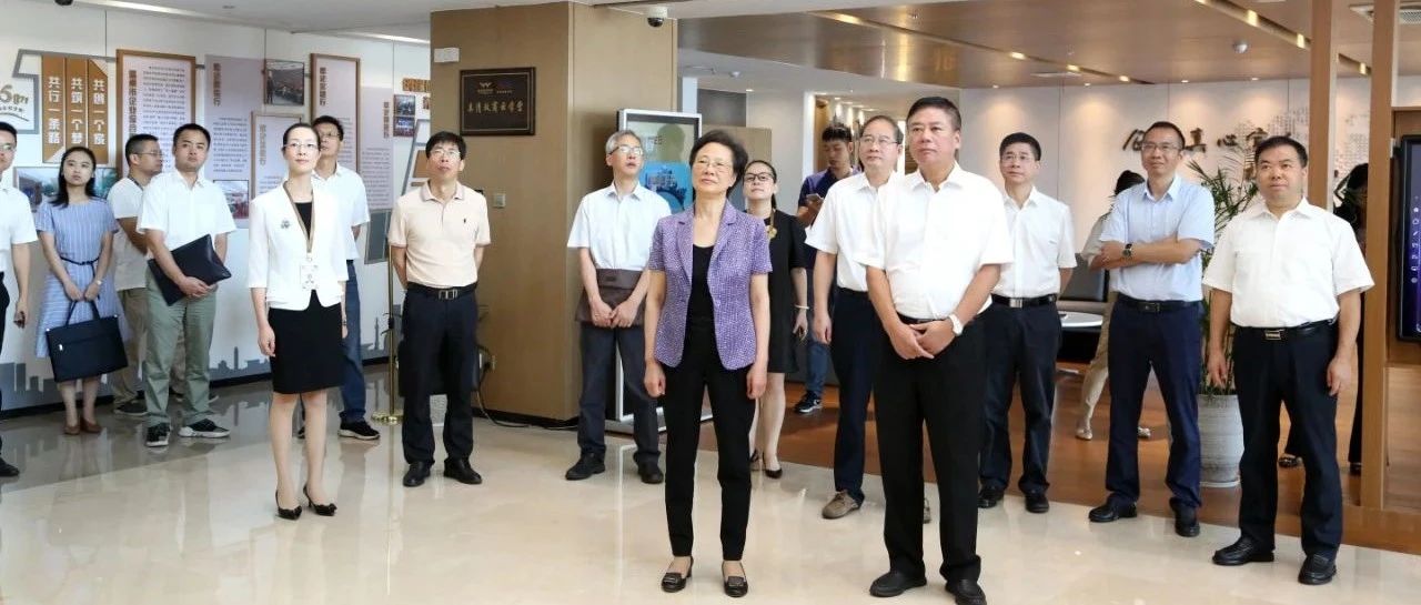 省人大常委会党组书记、副主任梁黎明一行调研温州市企业综合服务平台