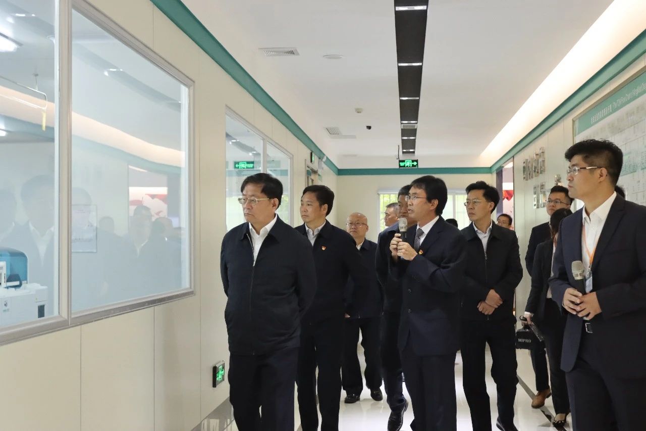 贵州省政协副主席、毕节市委书记周建琨一行调研毕节金域