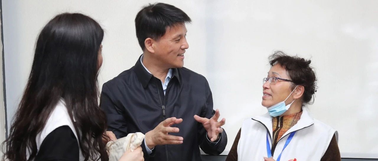 严格对标普查条例 按时保质完成任务︱谢坚钢、薛侃视察人口普查登记现场并慰问工作人员