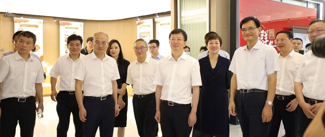 中央统战部副部长邹晓东携全国无党派人士考察团一行考察微医