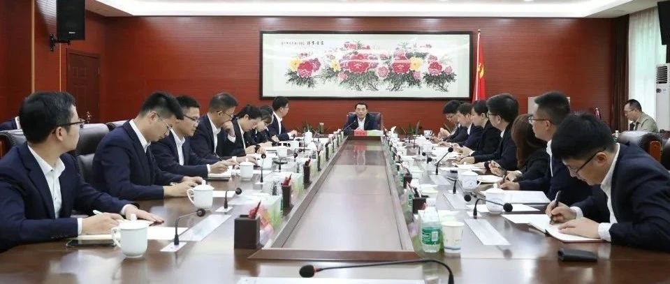 坚定当好“开放突起、转型突破、产业突围、发展突进”的主力军！熊运浪书记到区招商局调研