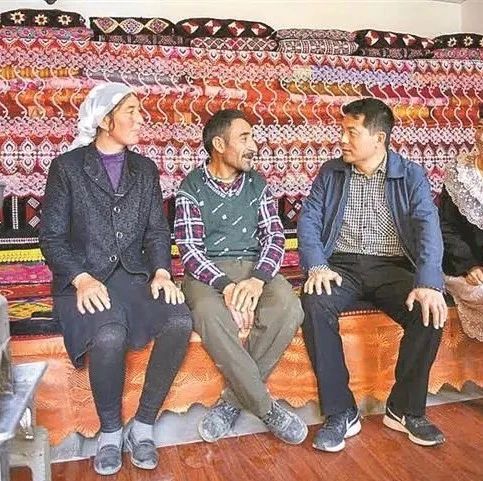 扶贫合作 | 扶贫扶智扶健康 真情援疆谱华章 ——深圳援疆干部人才风采
