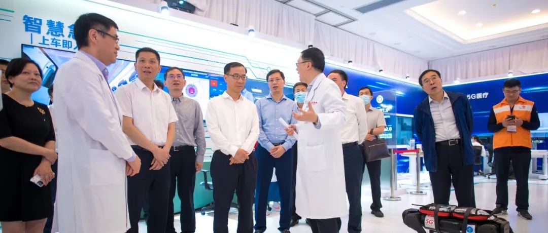 “5G+120”急救车、冷轧黑灯工厂......工信部副部长刘烈宏在沪调研5G赋能城市数字化转型与智能制造