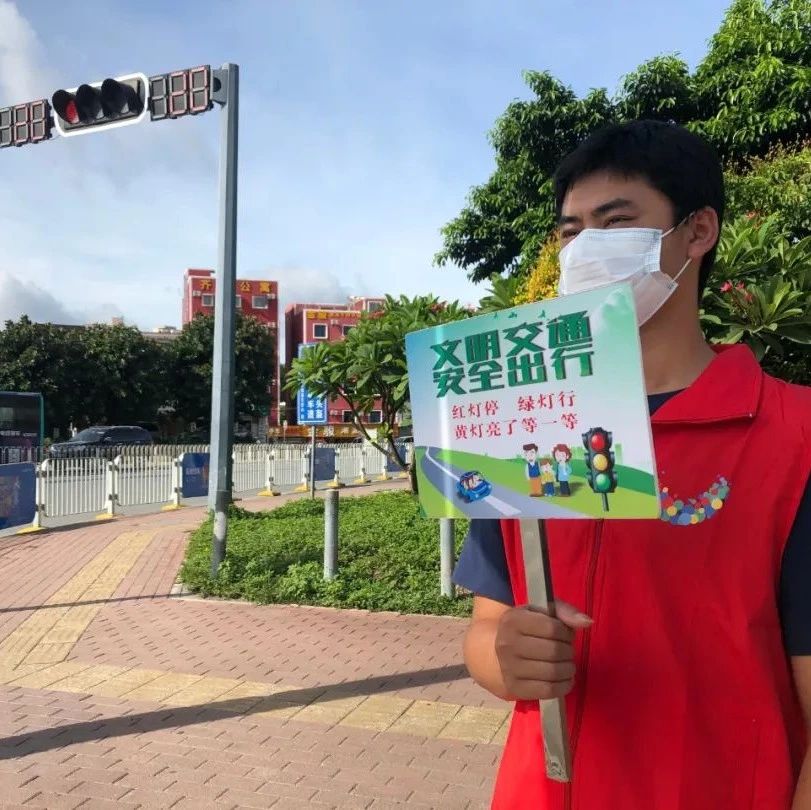 【文明实践】坪山志愿者路口执勤，携手共建文明交通