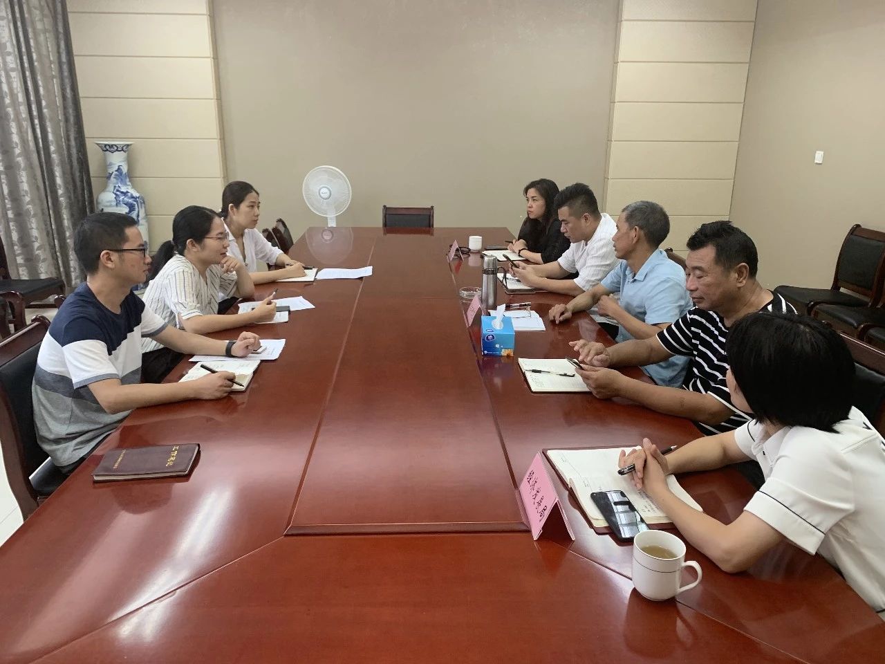 市发改委调研信义金进社区工作