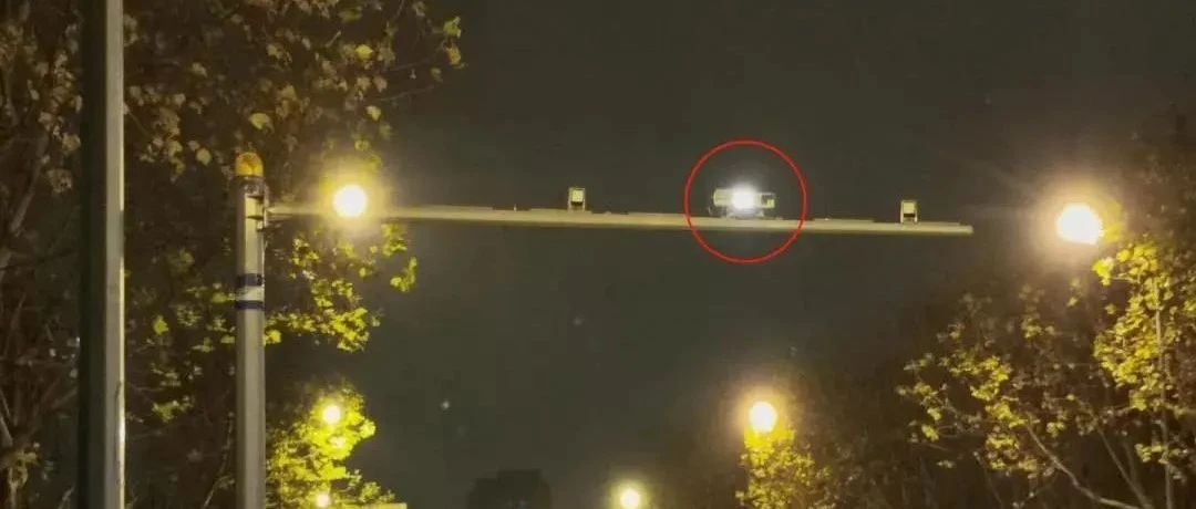 开车的时候，你被这些灯闪花过眼吗？沪研制成功“微光电子警察”