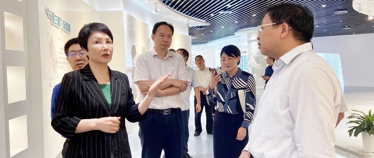 重庆市政协副主席宋爱荣莅临华森制药调研考察