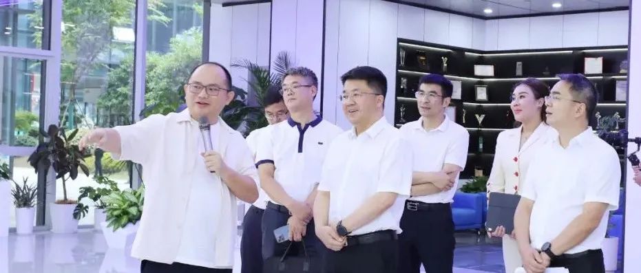 区委副书记、区长姜永柱调研开发区新经济企业